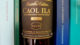 Caol Ila Distillers Edition im Bücherregal (Foto: Malt Whisky)