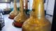 Traditionelle Pot Stills aus Kupfer bei Bowmore. Im Hintergrund ist der Spirit Safe zu sehen. (Foto: Malt Whisky)