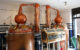 Die zwei Brennblasen der Glen Els Destillerie und der Spirit Safe (Foto: Malt Whisky)