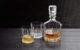 Das Spiegelau Perfect Serve Whisky-Set kombiniert die elegante Karaffe mit zwei passenden Tumbler-Gläsern (Foto: Amazon.de)