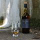 Zurückhaltende Eleganz: Die Flasche des Caol Ila 25 Jahre wirkt sehr wertig (Foto: Malt Whisky)