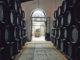 So romantisch lagern die wenigsten Sherryfässer heutzutage: Blick ins alte Lagerhaus der Bodega González Byass (Foto: Malt Whisky)